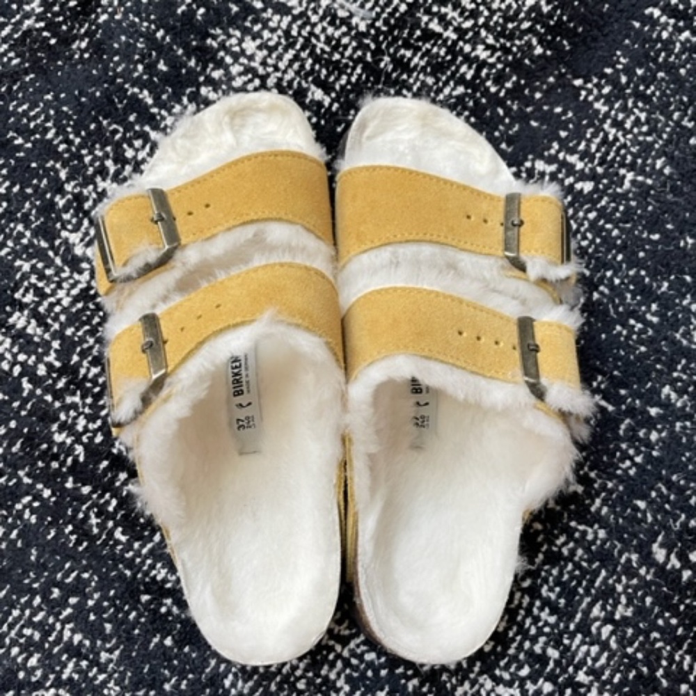 Birkenstock Women's Genuine Shearling Lined Sandal (Yellow) sz 37